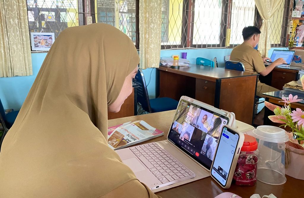 Dari Pontianak hingga Melawi: Di Balik Selimut Asap Karhutla, Para Guru Tetap Mengabdi