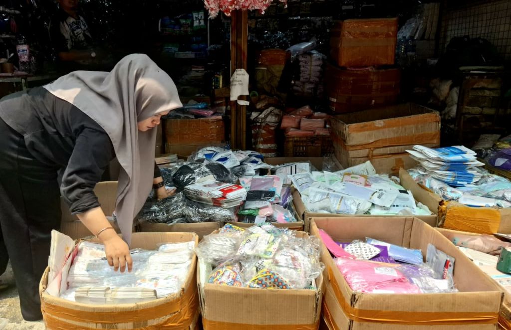 Harga Masker di Pasar Asemka Tembus Rp35 Ribu, Stok Pedagang Eceran Ludes Sehari
