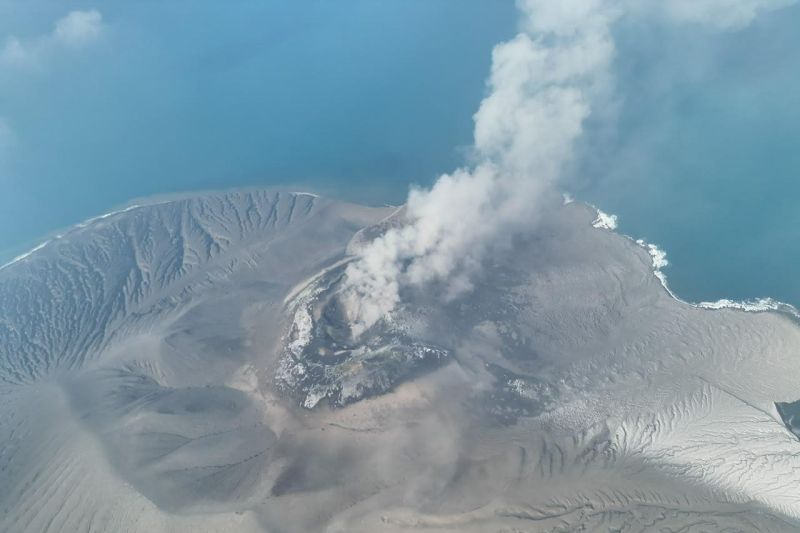 Lima Jurnalis Hilang Kontak di Perairan Gunung Anak Krakatau