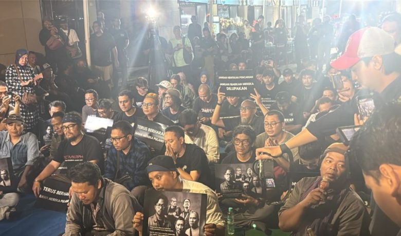 PFI Gelar Doa Bersama untuk 5 Jurnalis Hilang Kontak di Selat Sunda