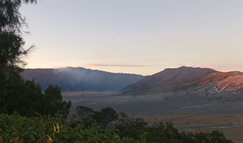 BPBD Probolinggo Sisir Sisa Bara Api di Bromo