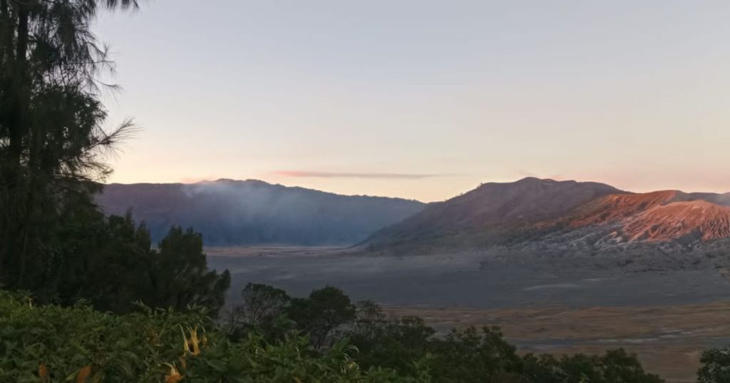 BPBD Probolinggo Sisir Sisa Bara Api di Bromo