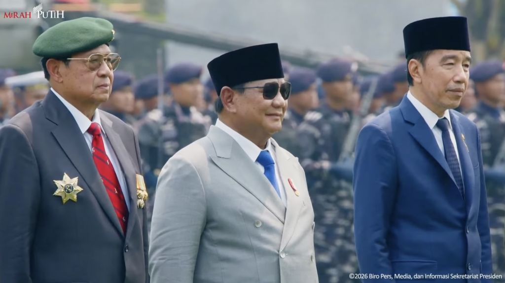 Momen Hangat Foto Bersama Prabowo, SBY, dan Jokowi di Upacara HUT ke-81 TNI