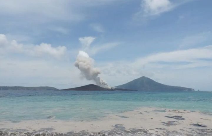 Gunung Anak Krakatau Kembali Erupsi, Tinggi Kolom Abu Capai 250 Meter