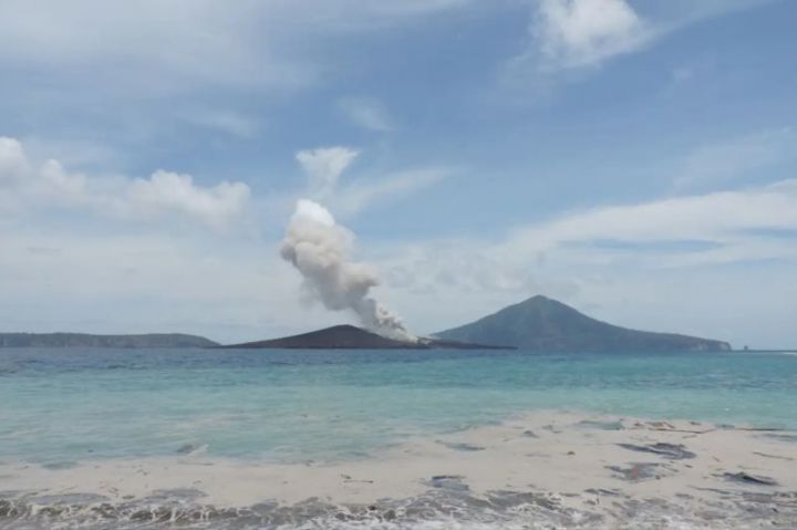 Gunung Anak Krakatau Kembali Erupsi, Tinggi Kolom Abu Capai 250 Meter