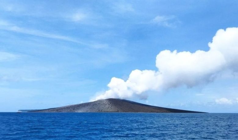 Gunung Anak Krakatau Berstatus Siaga