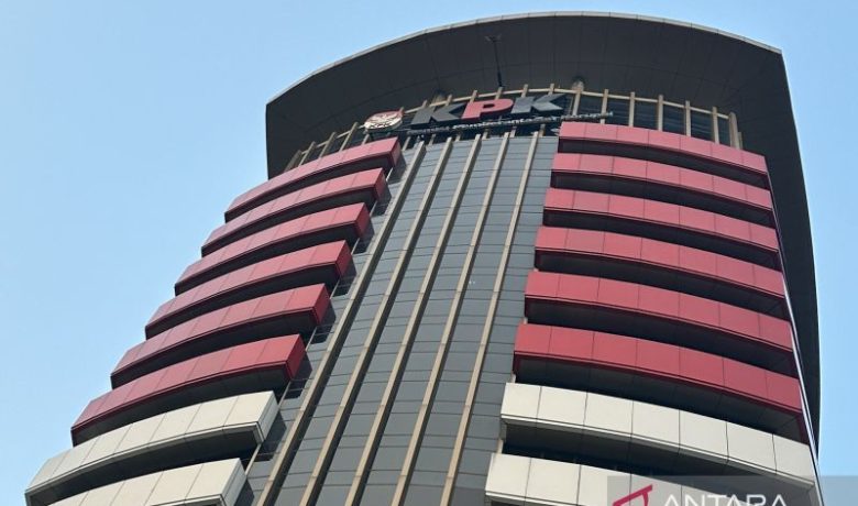 KPK Tangkap Bupati Klaten Hamenang Wajar Ismoyo