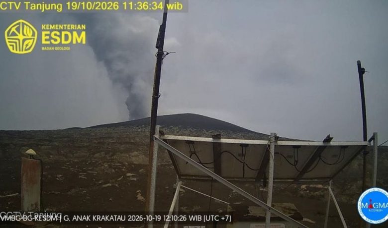 Anak Krakatau 3 Kali Erupsi Siang Ini, Warga Dilarang Dekati Radius 5 Km