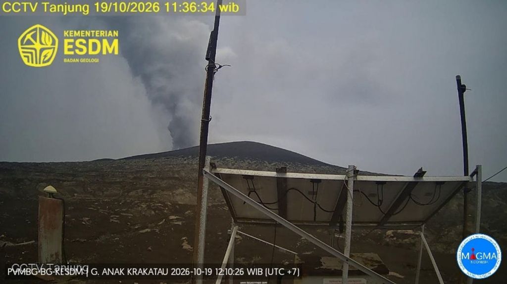 Anak Krakatau 3 Kali Erupsi Siang Ini, Warga Dilarang Dekati Radius 5 Km