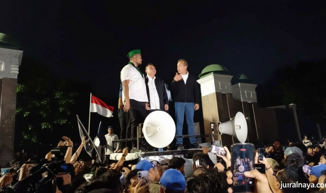 Main Agenda: Temui Mahasiswa di Depan DPR, Dasco dan Saan Naik Mobil Komando