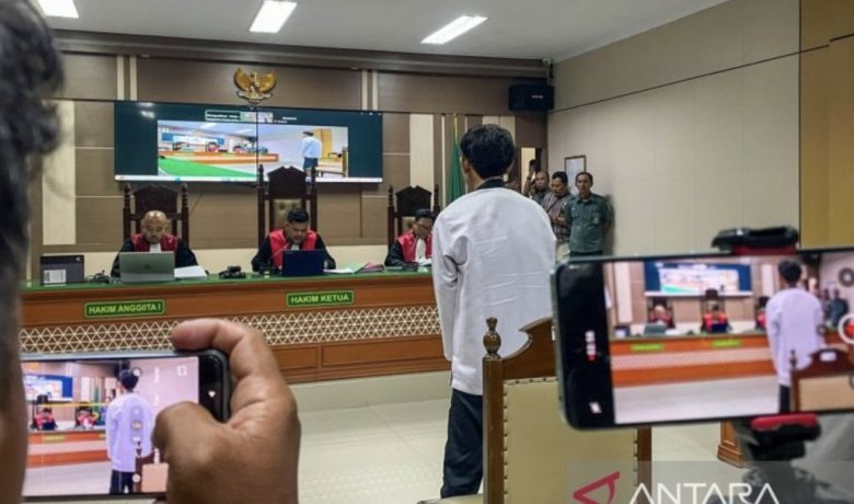 Latest Program: Terdakwa Pembunuhan Satu Keluarga di Indramayu Divonis Hukuman Mati