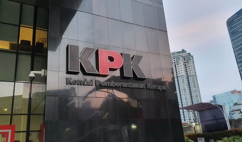 Latest Facts: KPK Tangkap Bupati Sukoharjo Etik Suryani