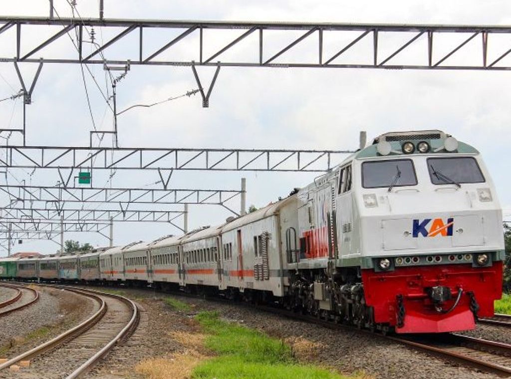 Ini Kereta Api dengan Rute Terpanjang di Indonesia