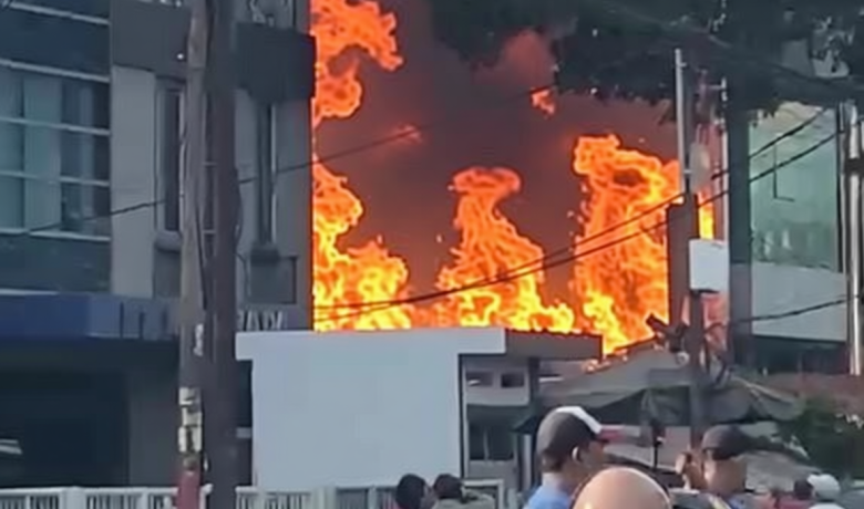 Kebakaran di Gambir Hanguskan Rumah, 70 Personel Damkar Diterjunkan