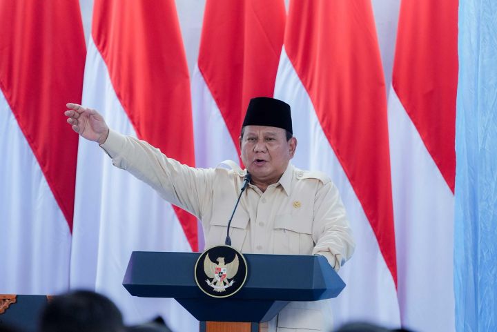 Presiden Prabowo Instruksikan Operasi Maksimal Padamkan Karhutla