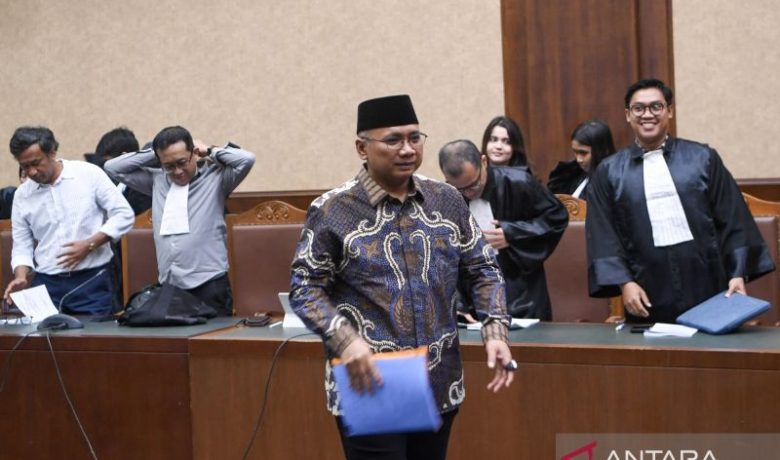 Hakim Tolak Pengalihan Tahanan Yaqut Menjadi Tahanan Rumah