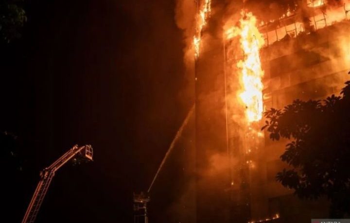 Ruang Arsip Lantai 11 Bapenda DKI Terbakar, 30 Personel Damkar Dikerahkan