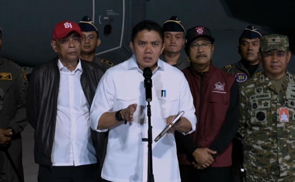 Seskab Teddy: 52 Pesawat Tangani Karhutla di 6 Provinsi