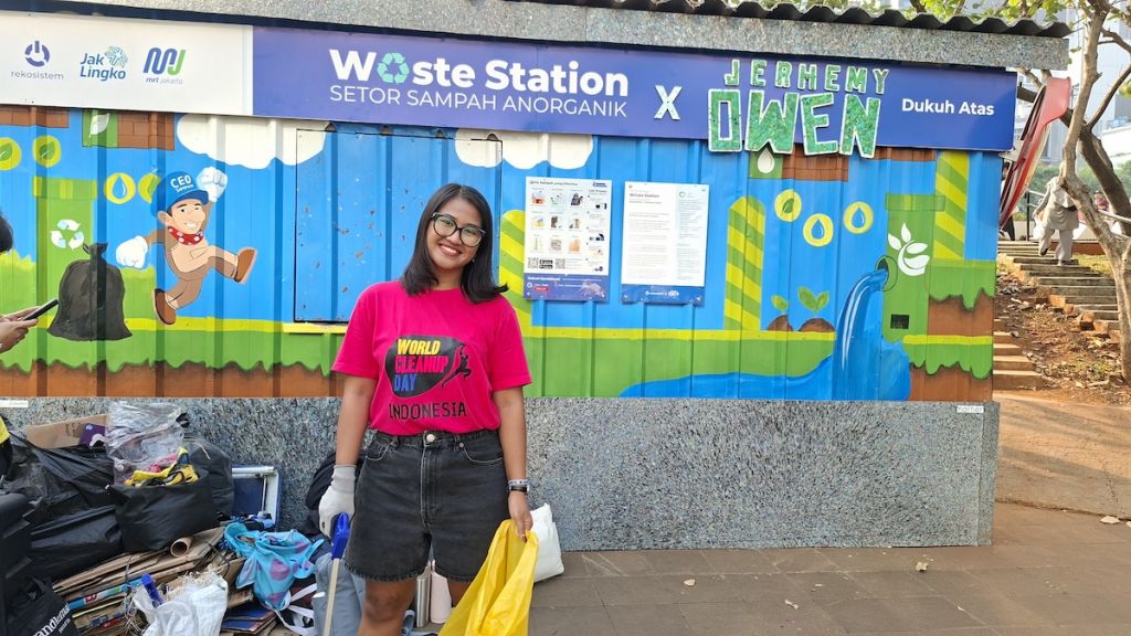 Intip Aksi Plogging di CFD Jakarta: Olahraga Sambil Pungut Sampah